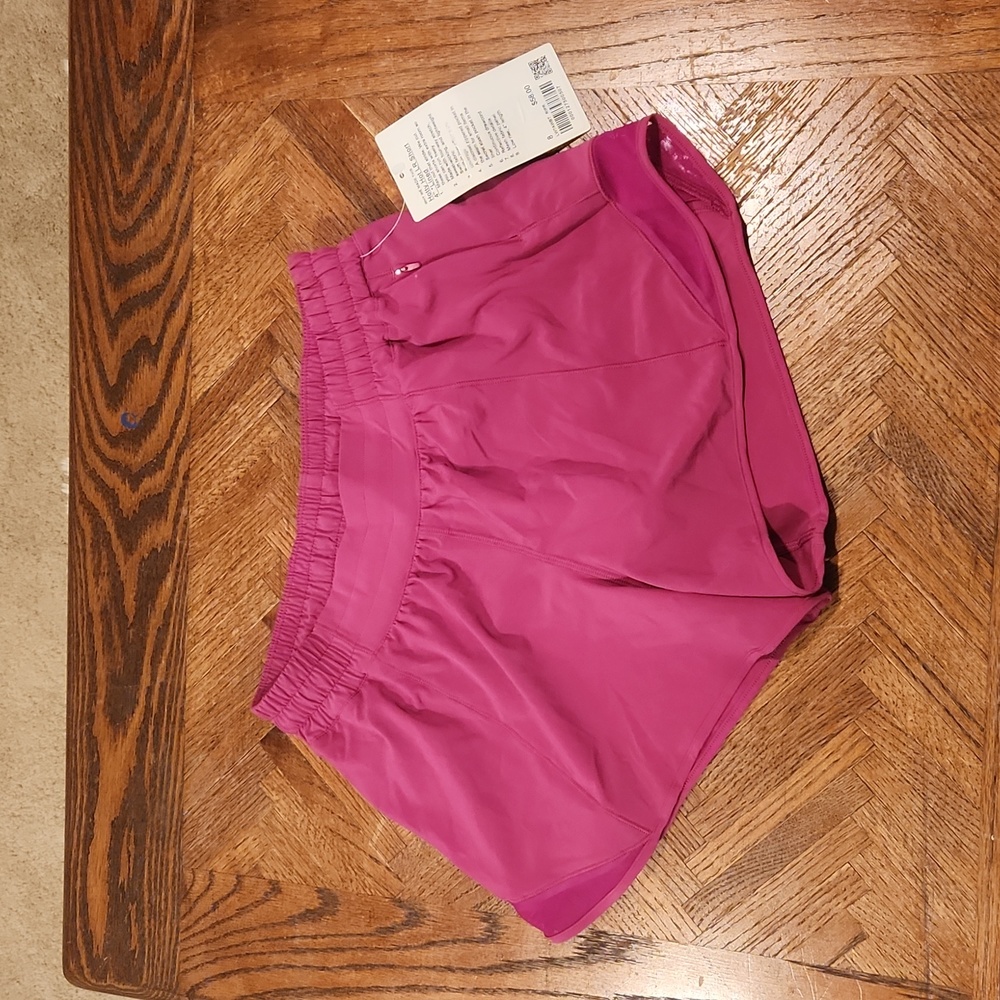 Lululemon hotty hot 4 in shorts